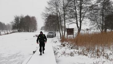 Dzialamy razem!!! Wspólny patrol Straży Miejskiej, Straży Leśnej i Straży Rybackiej po Gminie Czaplinek.