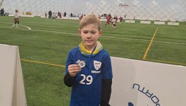 Zawodnik Akademii Piłkarskiej Czaplinek Wojtek Głowa na Turnieju Football Champions w Warszawie