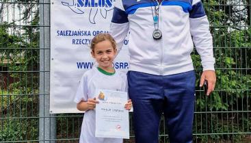 14 czerwca nasza najmłodsza drużyna zagrała w XXVIII Igrzyskach Inspektorialnych Młodzieży Salezjańskiej w Połczynie Zdroju.  Otwarcie Igrzysk rozpoczęło się Turniejem Piłkarskim najmłodszej kategorii wiekowej klas I-III. Ostateczne zajęliśmy wysokie 2 Miejsce oraz nasza zawodniczka Anielka Stefanik otrzymała wyróżnienie i nagrodę indywidualną za króla strzelców całego Turnieju - 11 goli ⚽.  Organizatorem Turnieju był Salos Połczyn Zdrój prowadzony przez siostry salezjanki. Dzieci zagrały świetny Turniej gr