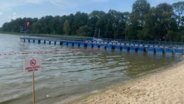 Zakaz kąpieli na kąpielisku nad jeziorem Drawsko przy ulicy Drahimskiej w Czaplinku (plaża miejska)