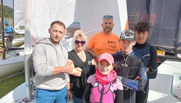 Sukces młodych żeglarzy na regatach "Żagle 2024" na jeziorze Siecino