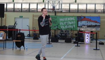 „Nie – uzależnieni”. Happening Przeciwko Przemocy zorganizowany przez MOW  w Czaplinku