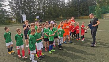 14 czerwca nasza najmłodsza drużyna zagrała w XXVIII Igrzyskach Inspektorialnych Młodzieży Salezjańskiej w Połczynie Zdroju.  Otwarcie Igrzysk rozpoczęło się Turniejem Piłkarskim najmłodszej kategorii wiekowej klas I-III. Ostateczne zajęliśmy wysokie 2 Miejsce oraz nasza zawodniczka Anielka Stefanik otrzymała wyróżnienie i nagrodę indywidualną za króla strzelców całego Turnieju - 11 goli ⚽.  Organizatorem Turnieju był Salos Połczyn Zdrój prowadzony przez siostry salezjanki. Dzieci zagrały świetny Turniej gr