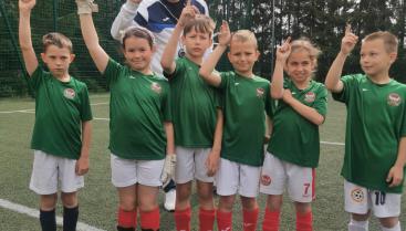 14 czerwca nasza najmłodsza drużyna zagrała w XXVIII Igrzyskach Inspektorialnych Młodzieży Salezjańskiej w Połczynie Zdroju.  Otwarcie Igrzysk rozpoczęło się Turniejem Piłkarskim najmłodszej kategorii wiekowej klas I-III. Ostateczne zajęliśmy wysokie 2 Miejsce oraz nasza zawodniczka Anielka Stefanik otrzymała wyróżnienie i nagrodę indywidualną za króla strzelców całego Turnieju - 11 goli ⚽.  Organizatorem Turnieju był Salos Połczyn Zdrój prowadzony przez siostry salezjanki. Dzieci zagrały świetny Turniej gr