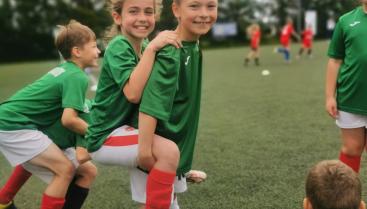 14 czerwca nasza najmłodsza drużyna zagrała w XXVIII Igrzyskach Inspektorialnych Młodzieży Salezjańskiej w Połczynie Zdroju.  Otwarcie Igrzysk rozpoczęło się Turniejem Piłkarskim najmłodszej kategorii wiekowej klas I-III. Ostateczne zajęliśmy wysokie 2 Miejsce oraz nasza zawodniczka Anielka Stefanik otrzymała wyróżnienie i nagrodę indywidualną za króla strzelców całego Turnieju - 11 goli ⚽.  Organizatorem Turnieju był Salos Połczyn Zdrój prowadzony przez siostry salezjanki. Dzieci zagrały świetny Turniej gr
