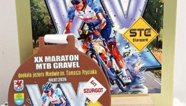 Jan Dymecki zwycięża w swojej kategorii podczas XX Maratonu MTB/Gravel Dookoła jeziora Miedwie