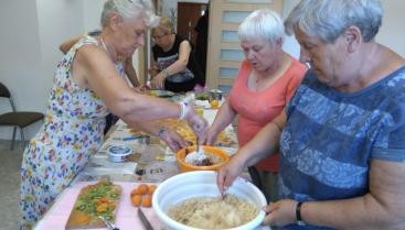 Pierwsze warsztaty cukiernicze: biszkoptowe ciasteczka z bitą śmietaną i „ciasteczkowe lizaki