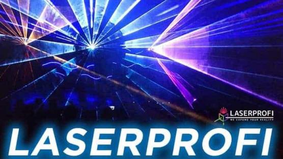 Zdjęcie z pokazu laserów z logotypem firmy.