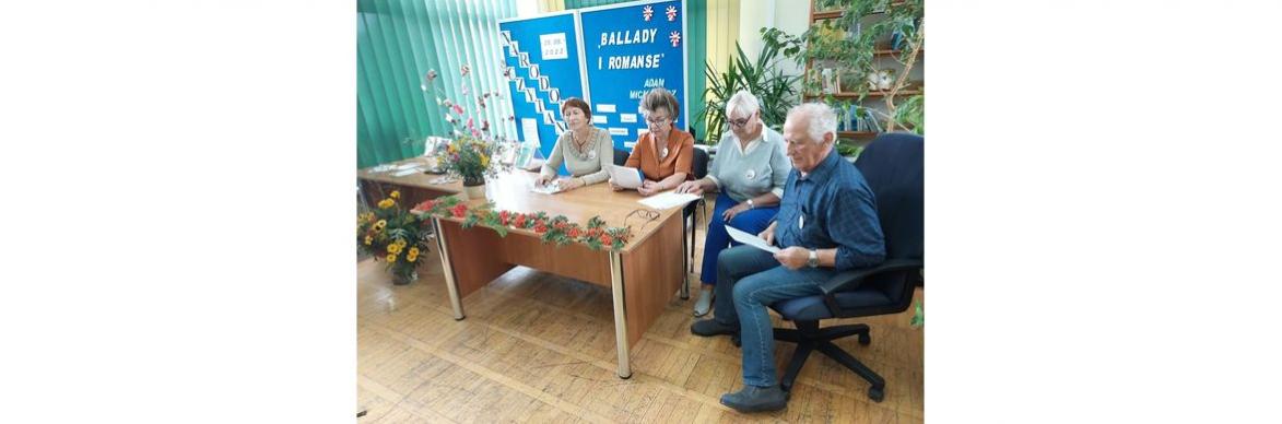 Seniorzy czytają "Ballady i romanse"